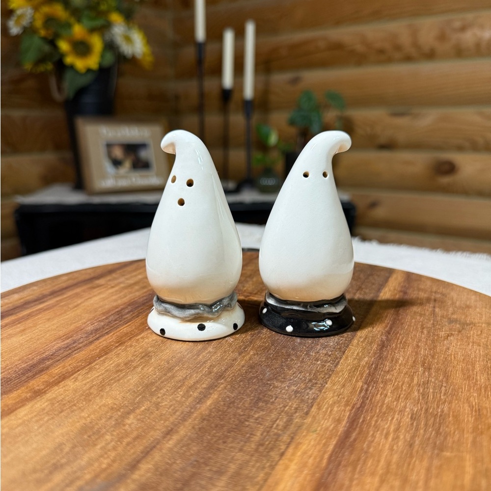 GHOSTS Johanna Parker SALT & PEPPER Shakers - Picture 3 of 5